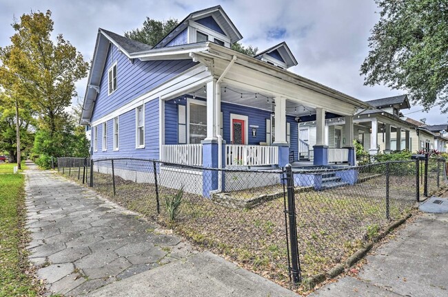 Building Photo - Fully-Furnished Studio in Historic Springf...