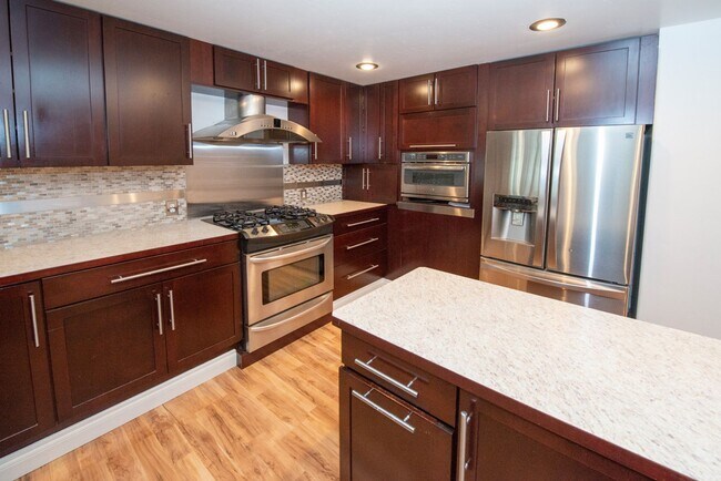 Photo - 1324 Zarvis Pl House