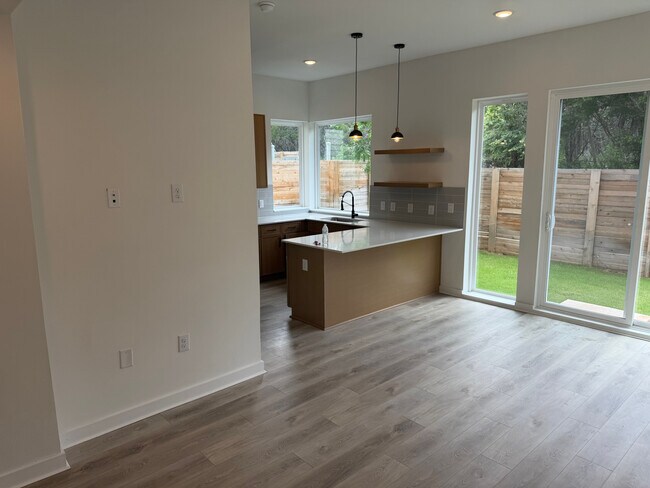 Foto del edificio - Room in Apartment on Riverside Farms Rd