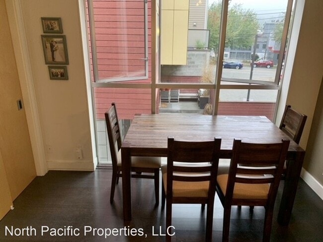 Building Photo - 3 br, 3.5 bath House - 3615 Phinney Ave N #C