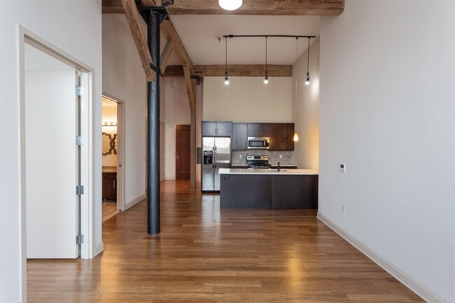 Building Photo - 154 Ave E