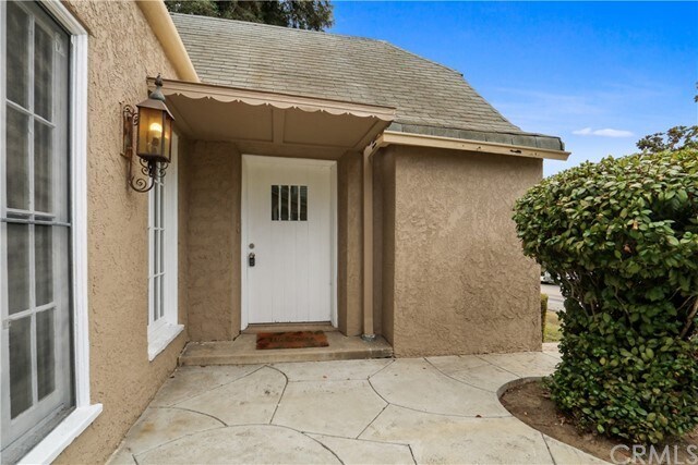 Building Photo - 6032 Greenleaf Ave