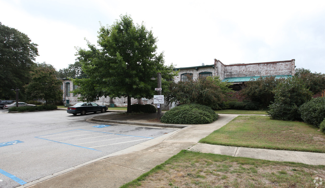 Building Photo - The Hampton Lofts