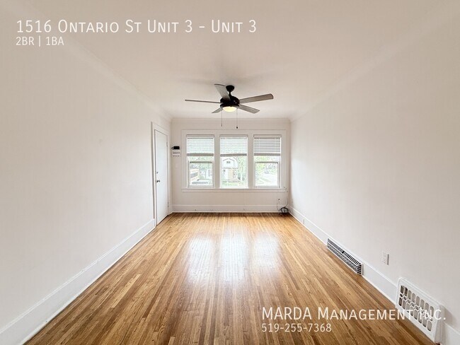 Photo du bâtiment - RENOVATED 2 BEDROOM/1 BATH IN CENTRAL WINDSOR + HYDRO & GAS