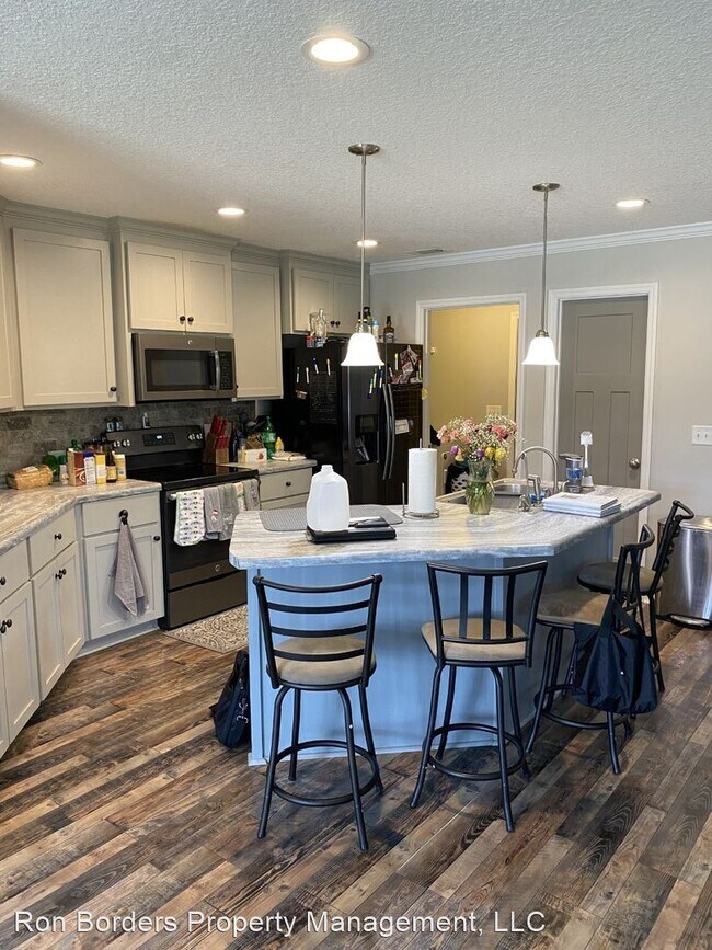 Building Photo - 3 br, 2 bath House - 397 Beaver Street Ext...