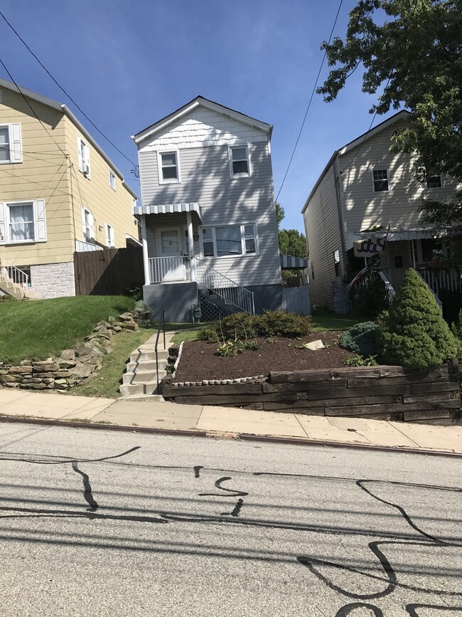 Building Photo - Mt Washington, 2 Bed 1.5 Bath House with Parking, A/C, Patio and More!