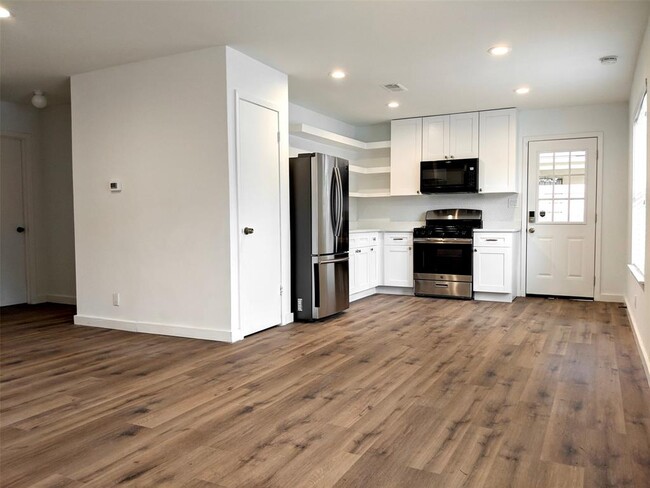 Foto del edificio - 6211 Palm Cir