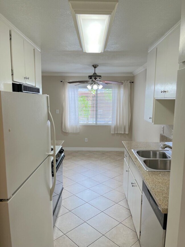 Foto del edificio - 12200 Montecito Rd