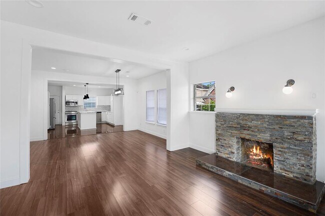 Building Photo - 2508 Wheeler Ave