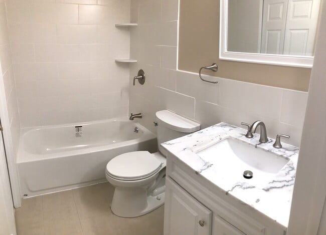 Building Photo - 4811 Ravens Crest Dr
