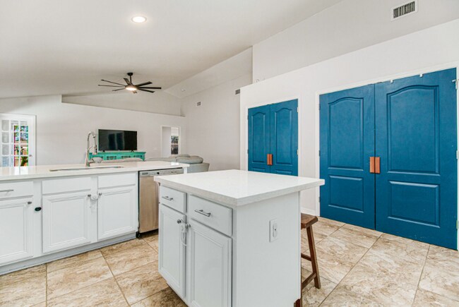 Building Photo - 9720 Brookstone Way