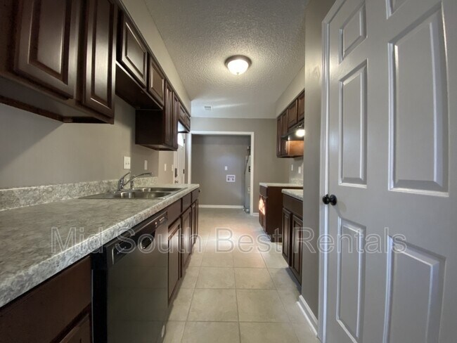 Building Photo - 2997 Hunters Way Dr
