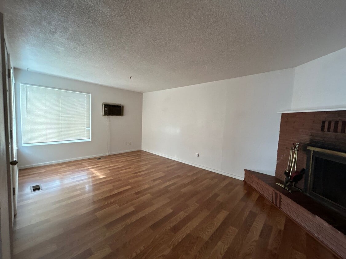 Building Photo - 457-463 SW Madison St