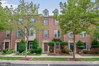 Building Photo - 3636 Wright Terrace