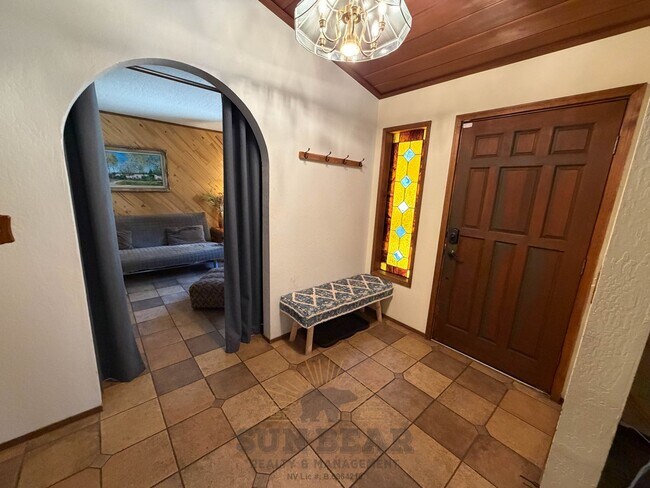 Foto del edificio - Bedroom Home in Incline with Garage - Dog Friendly