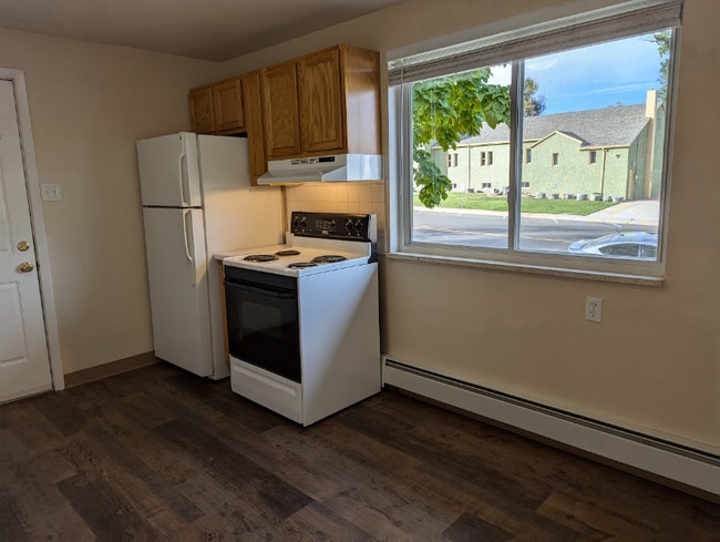 Building Photo - 720 21st St