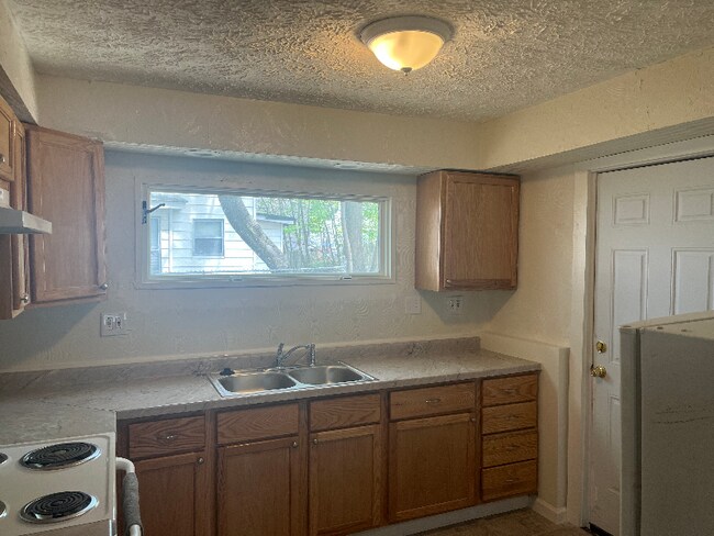 Building Photo - 1223 Andrus St