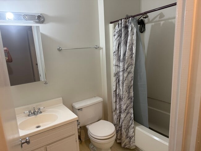 Foto del edificio - 7909 Lakehouse Ln