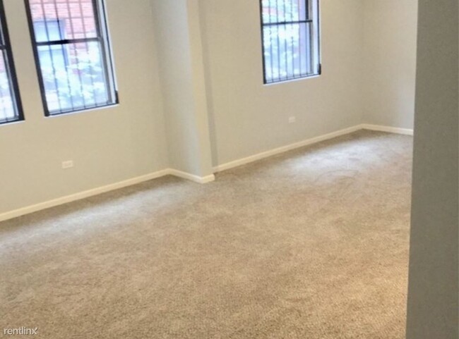 Building Photo - 2 br, 2 bath  - 4525 S Drexel Blvd Drexel