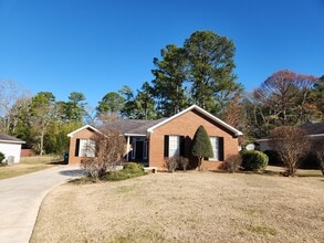 Building Photo - 3631 Club Dr
