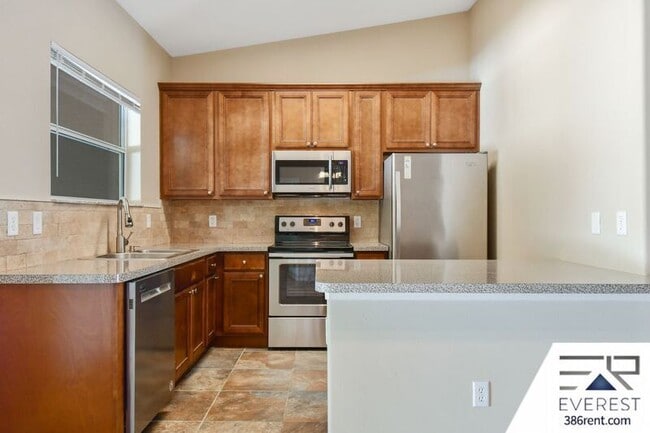 Building Photo - 27 Raintree Pl