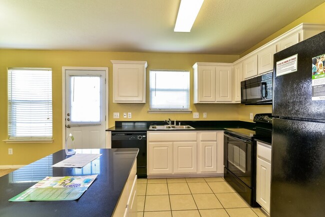 Foto del edificio - 4002 Hollow Cove Ln