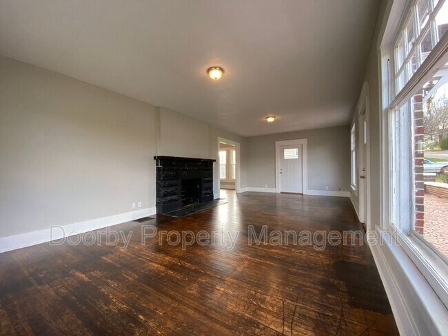 Foto del edificio - 2802 Fairview Dr