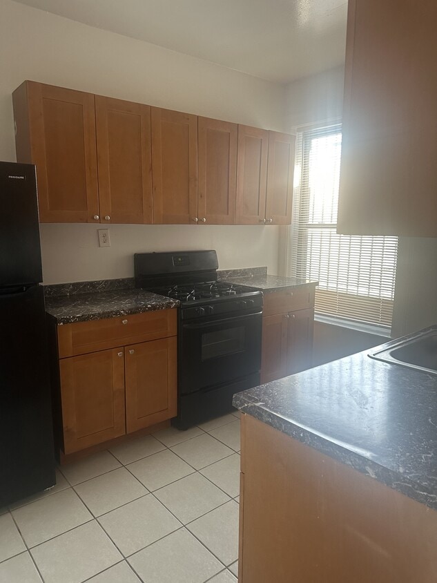 Building Photo - 6859 S Crandon Ave