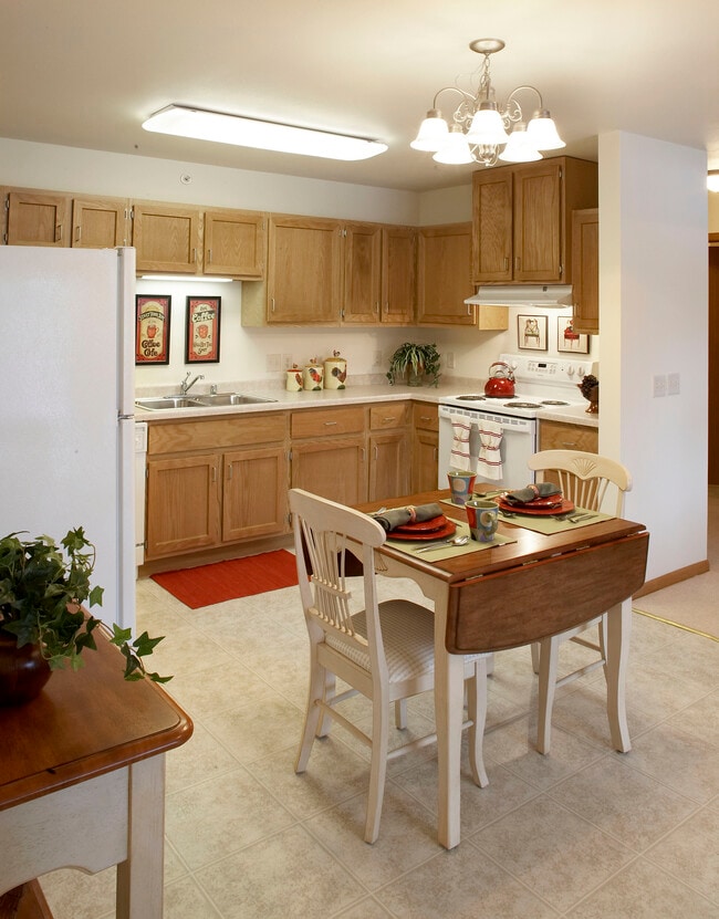 Building Photo - River Shores Regency House
