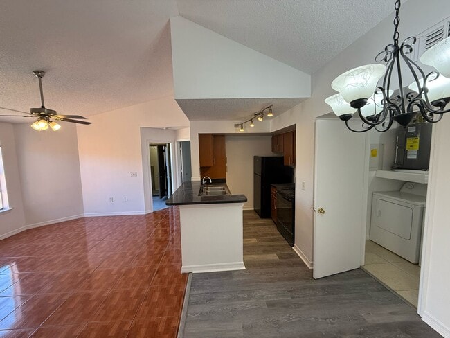Building Photo - 433 Fountainhead Cir