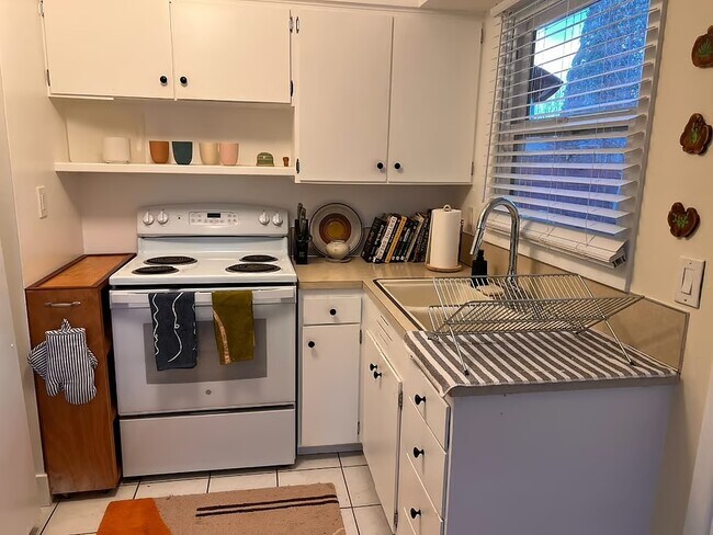 Foto del edificio - 9812 SE Reedway St