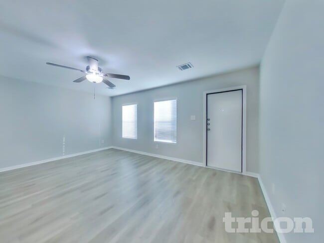 Building Photo - 15676 Del Norte Dr