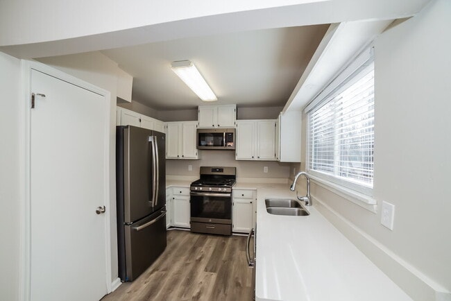 Building Photo - 4749 Jamerson Forest Cir