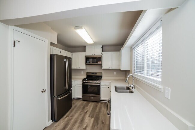 Foto del edificio - 4749 Jamerson Forest Cir