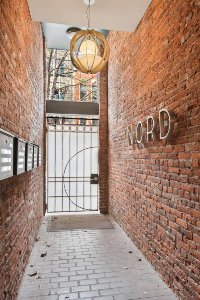 Building Photo - 2 bedroom in Seattle WA 98104