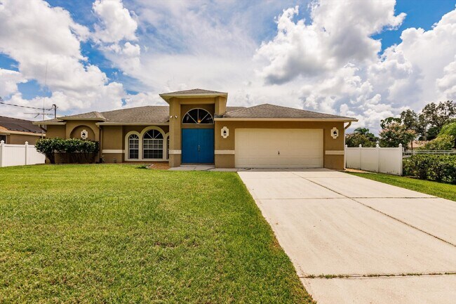Building Photo - "Charming 3-Bedroom Home with 2 Full Baths and Spacious 2537 Sq Ft in North Port, FL!"