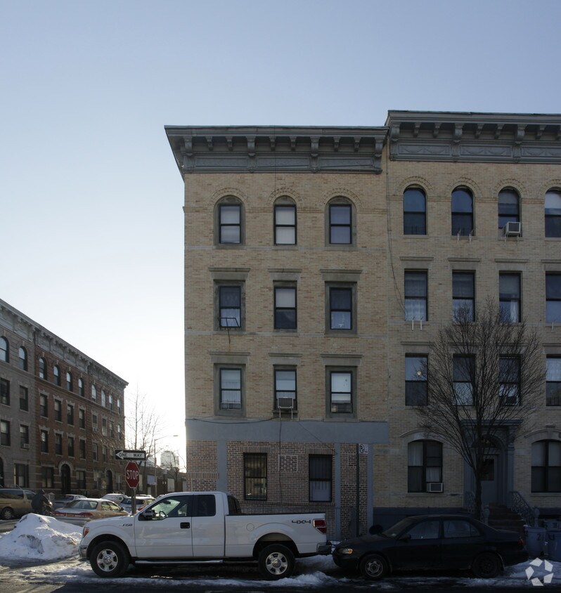Foto del edificio - 23 Clifford Pl
