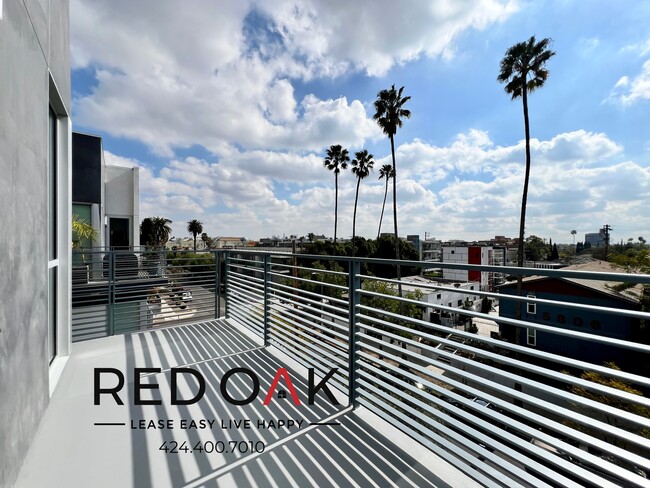 Building Photo - ~4 Weeks FREE + $1,000 OFF~ Outstanding Tw...