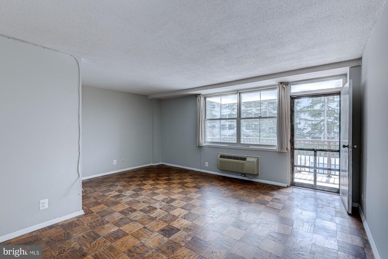 Primary Photo - 2030 N Adams St