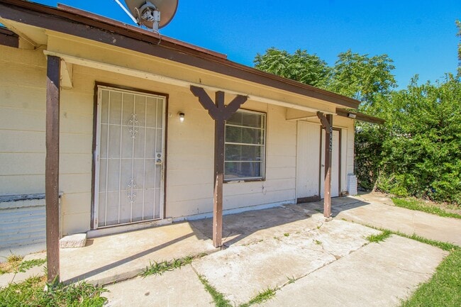Building Photo - 5822 Branch Valley Dr