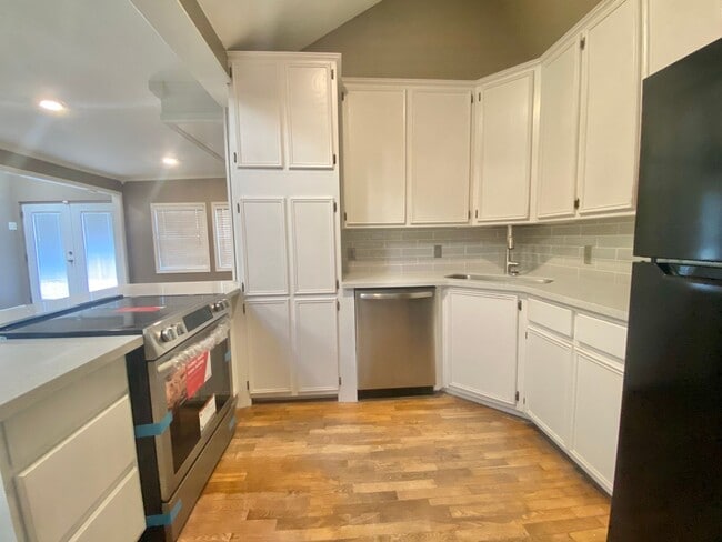 Building Photo - Tech Terrace 4 Bedroom NOW Available