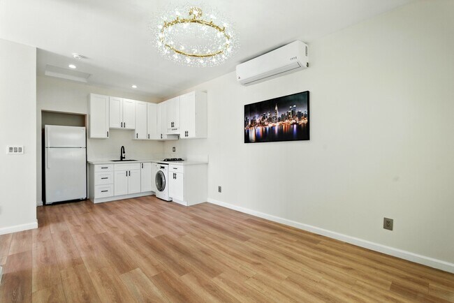 Foto del edificio - 13700 Branford St