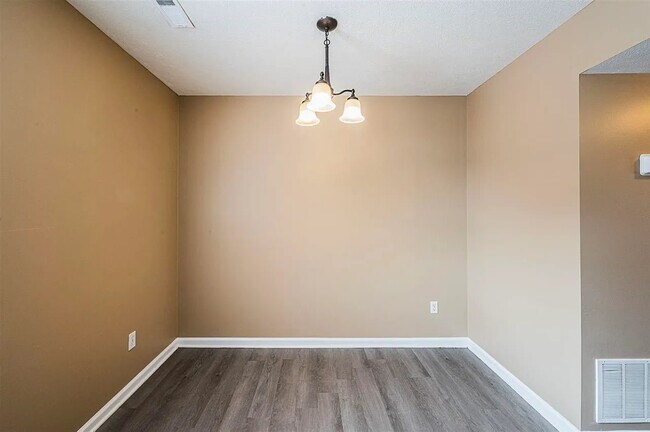 Building Photo - 126 Candle Ct