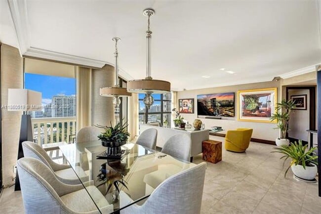 Foto del edificio - 1000 W Island Blvd