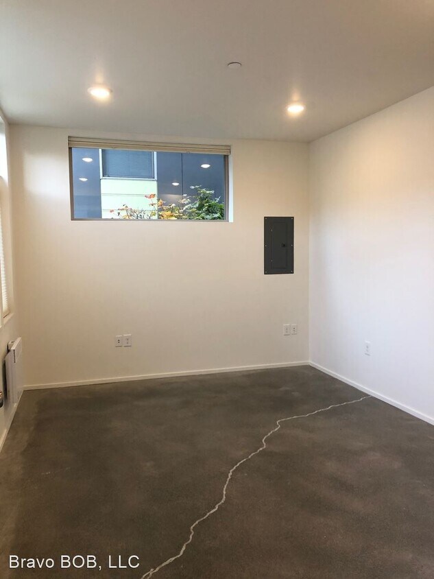 Foto del edificio - 1216-1220 E Remington Ct