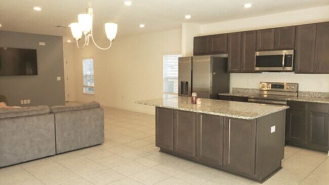 Building Photo - This beautifully well laid out 3BDS/2.5 Bt...