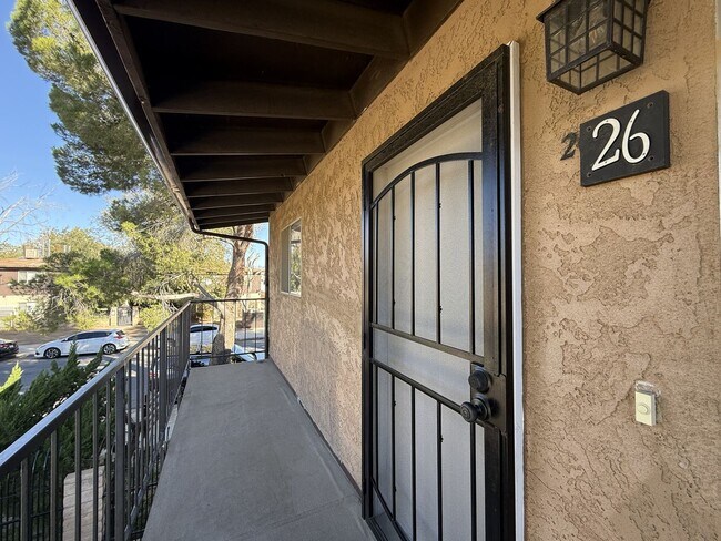 Foto del edificio - Palmdale 1 bedroom - Upstairs unit