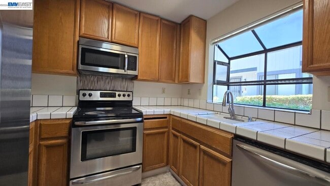 Building Photo - 6125 Thornton Ave