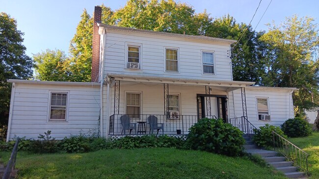 Building Photo - 7 Dubois St