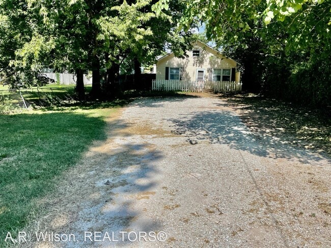 Building Photo - 2 br, 1 bath House - 1645 E. Cherry St.